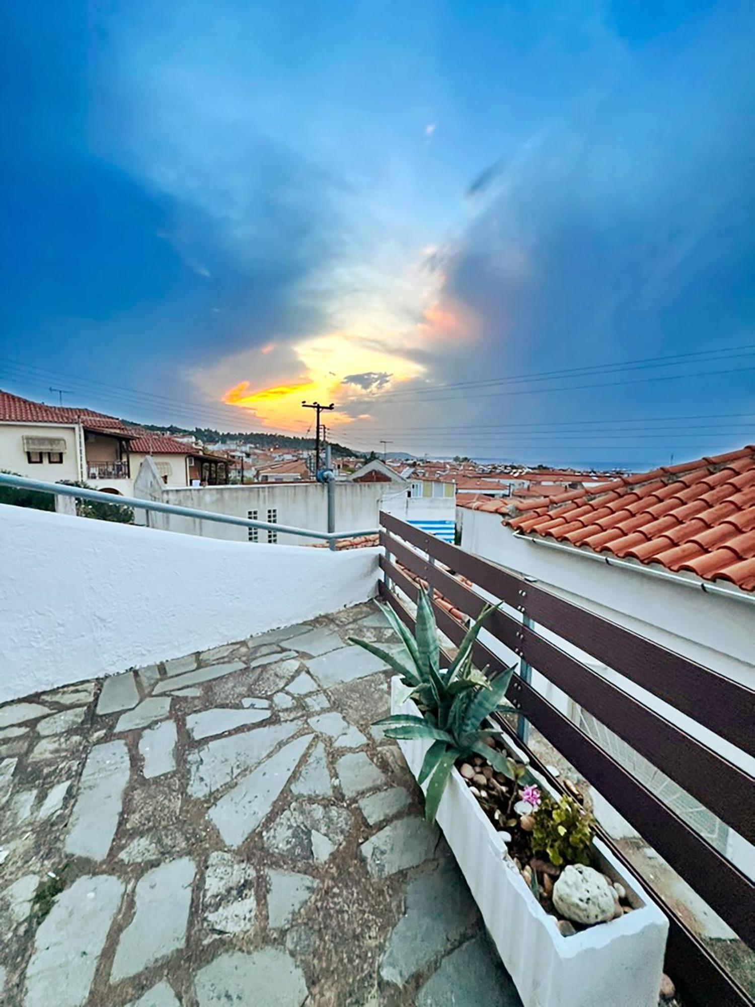 Rona Vista Cozy Veranda * Polychrono